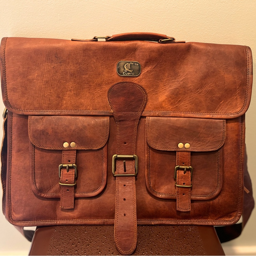 18” Cuero Leather Messenger Bag